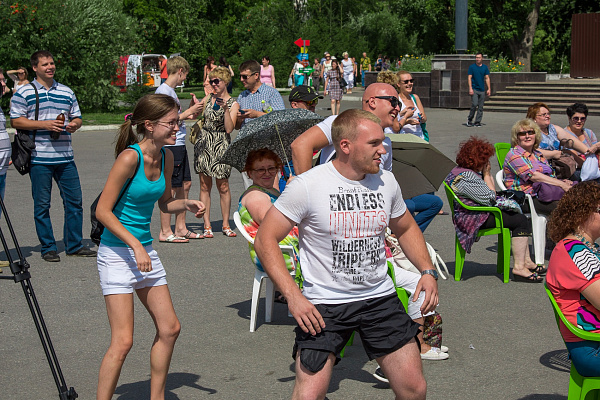 Танцевальный флеш-моб в День города Омск 1 августа 2015 года.